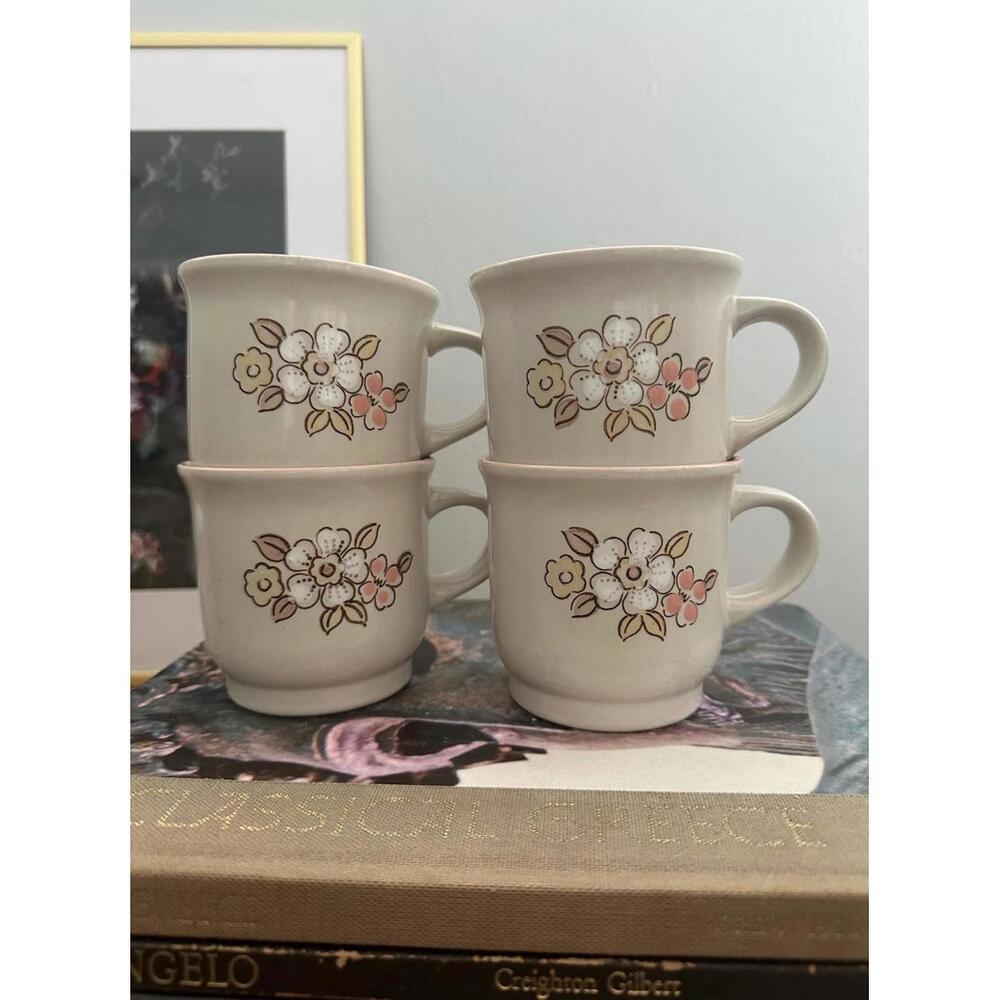 Set of Four Vintage Chantilly Fluer de Bois Stoneware Coffee Mugs Teacups 8 oz